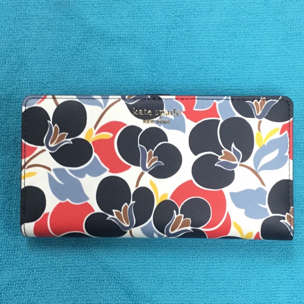 SOLD 🫶🫶🫶🫶Kate Spade Floral large bifold wallet - Picture 1 of 12